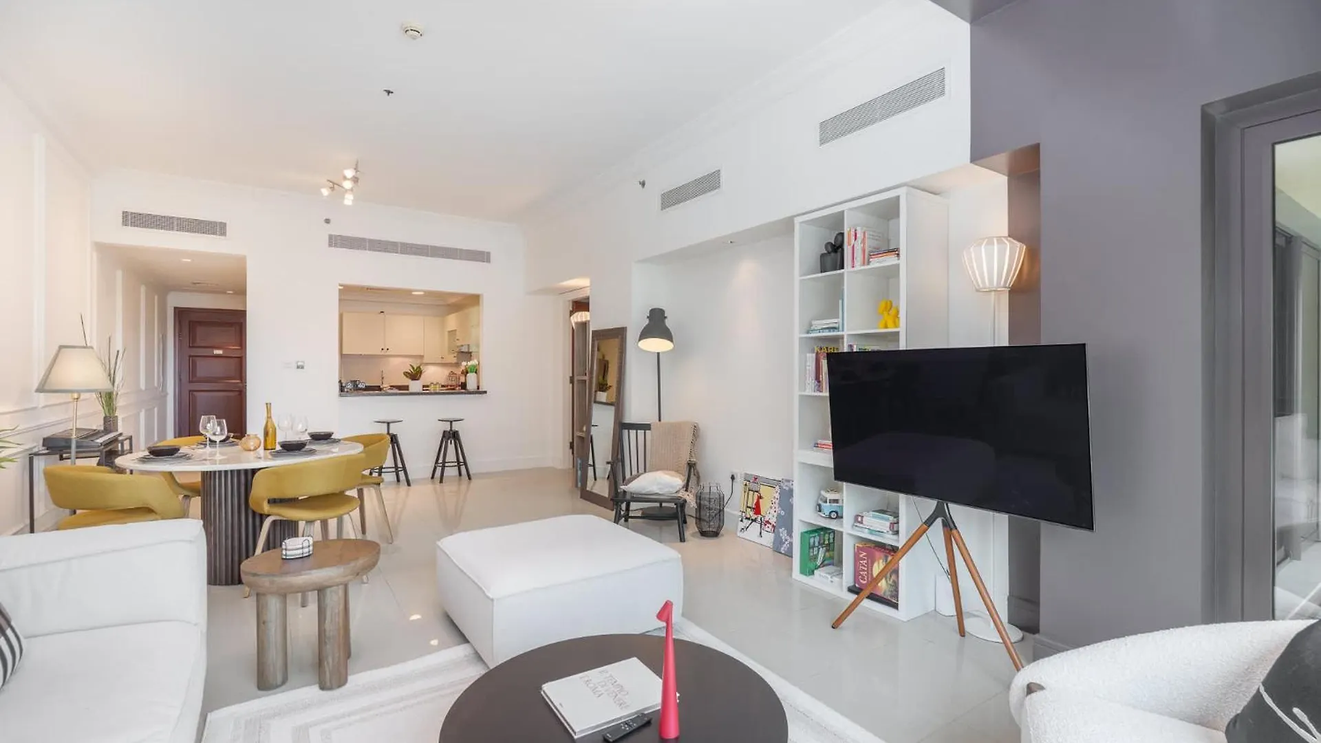 Luxury Palm Jumeirah Apartment With Balcony Дубай