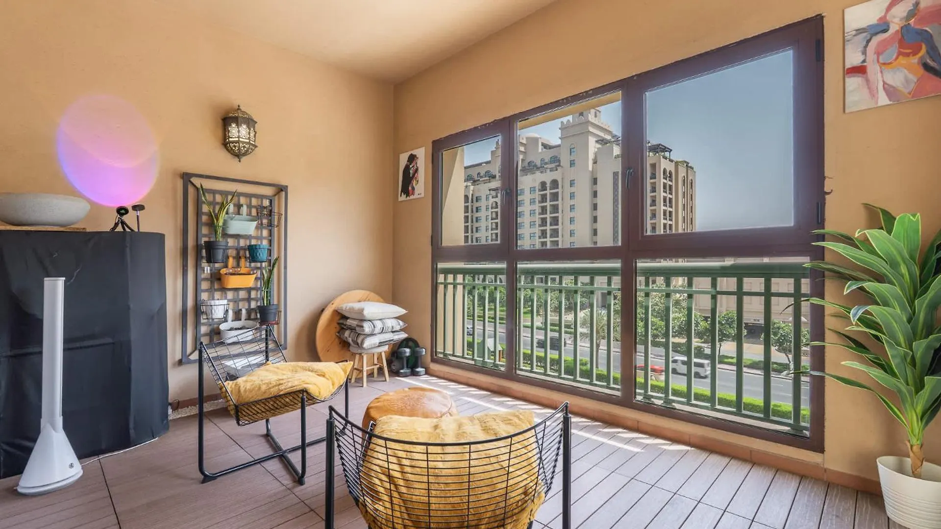 Luxury Palm Jumeirah Apartment With Balcony Дубай