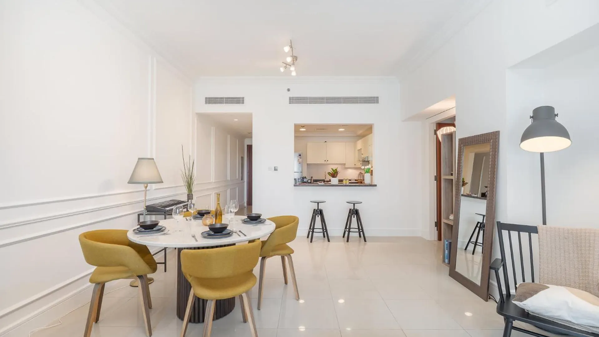 Luxury Palm Jumeirah Apartment With Balcony Дубай