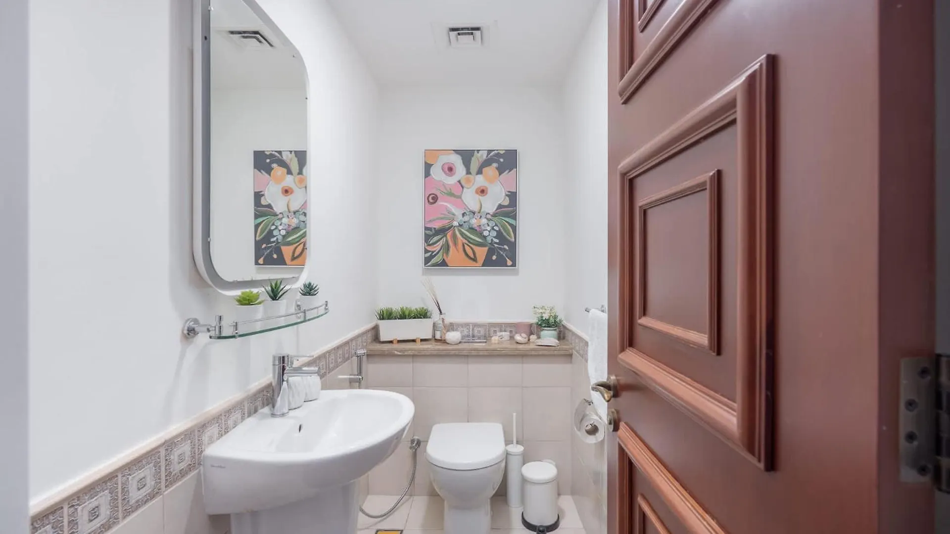 Luxury Palm Jumeirah Apartment With Balcony Dubai