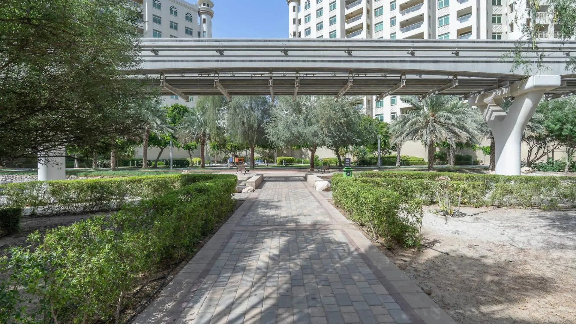 Luxury Palm Jumeirah Apartment With Balcony Dubai