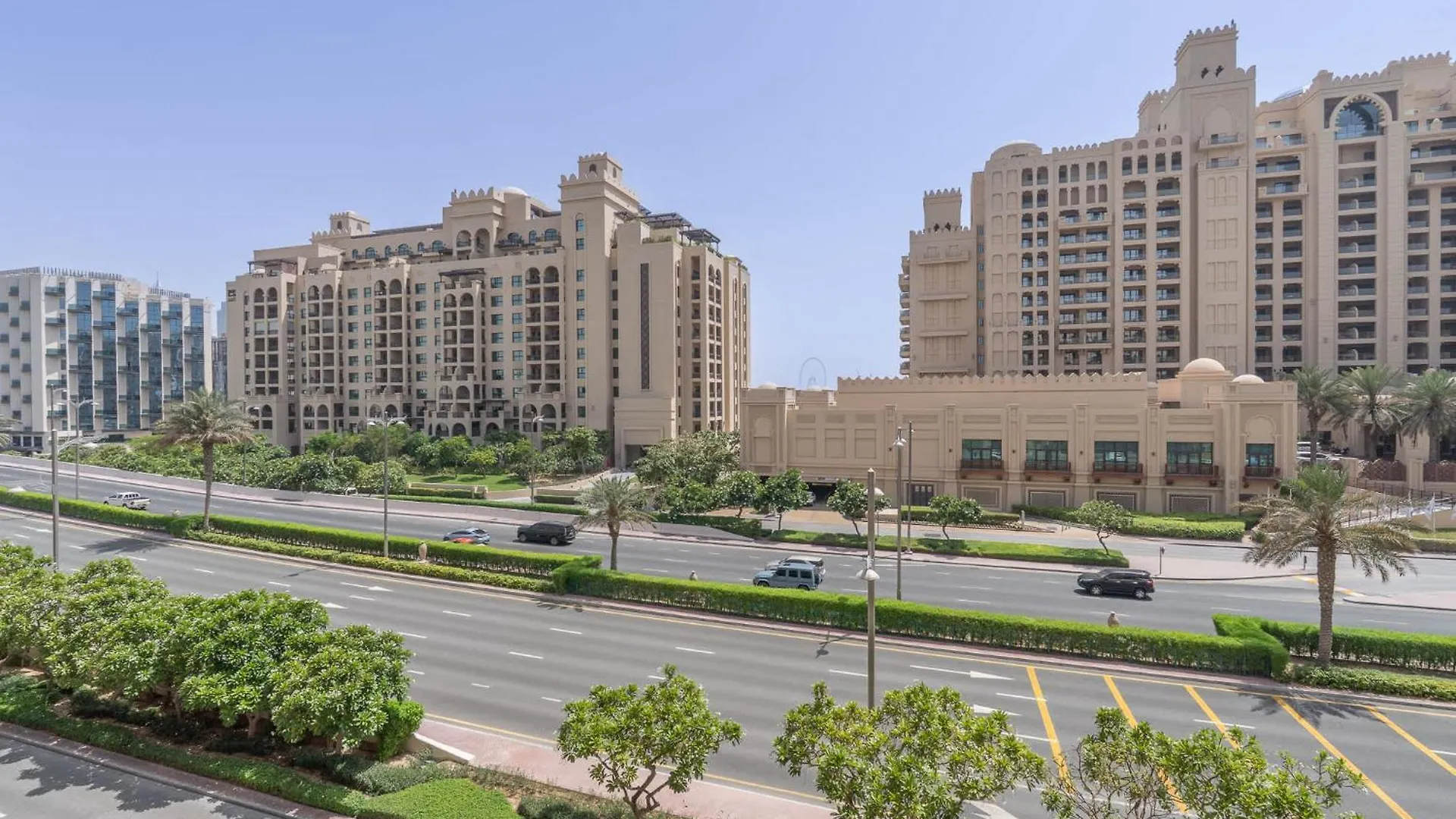 Luxury Palm Jumeirah Apartment With Balcony Dubai United Arab Emirates