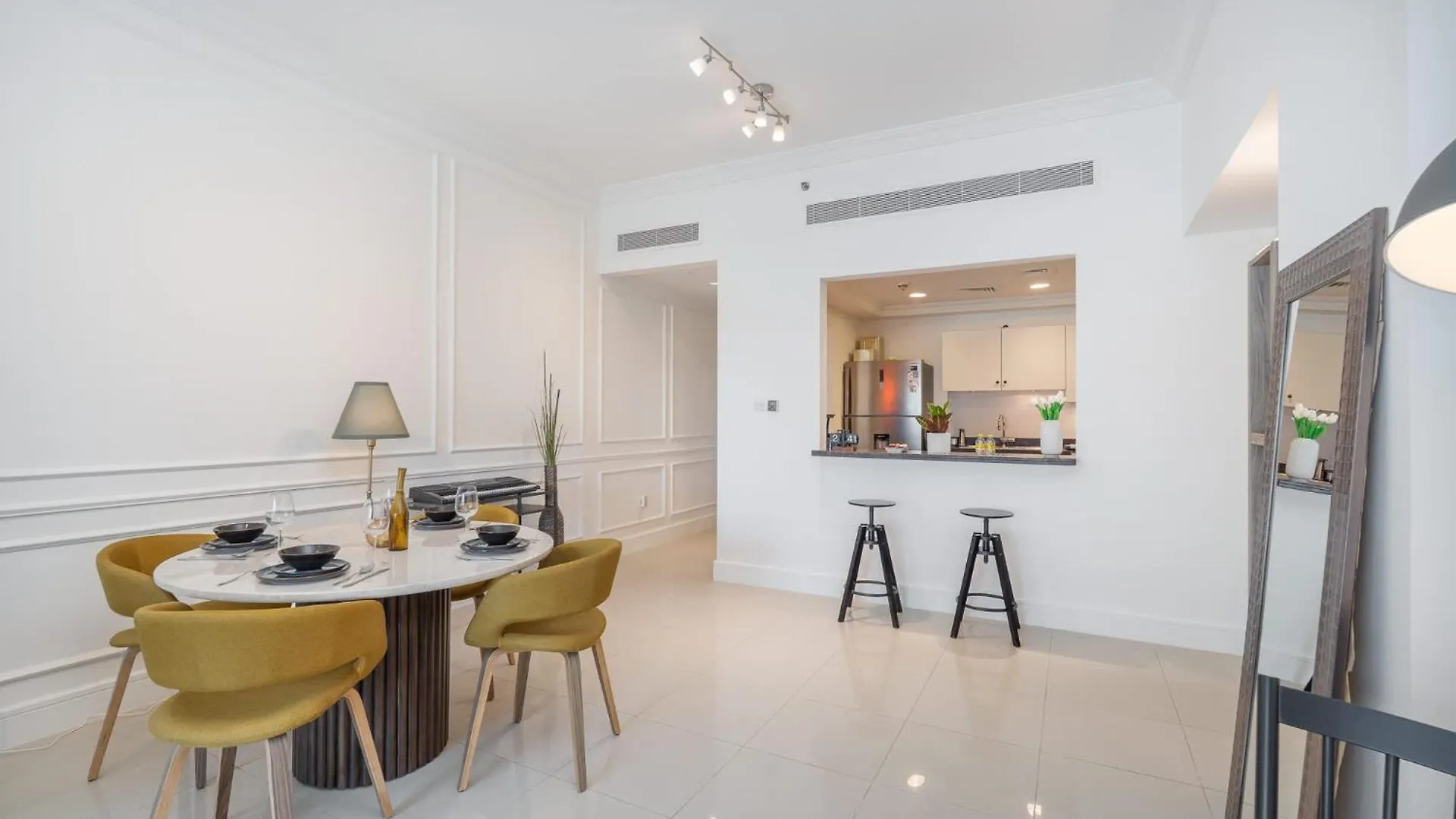 Luxury Palm Jumeirah Apartment With Balcony Dubai